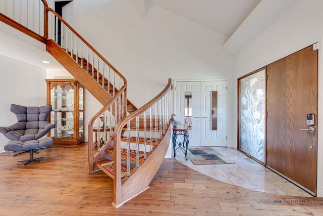 8 Lucas Drive, Palos Hills, IL 60465