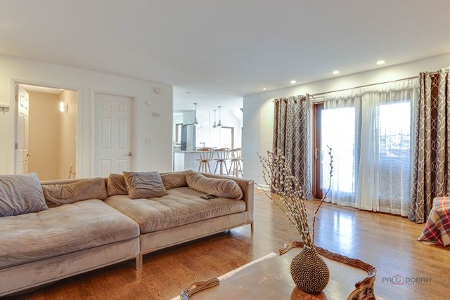 8 Lucas Drive, Palos Hills, IL 60465