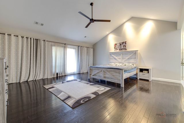 8 Lucas Drive, Palos Hills, IL 60465