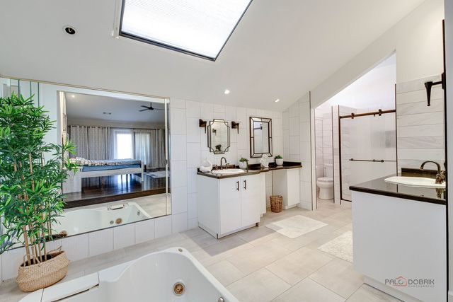 8 Lucas Drive, Palos Hills, IL 60465