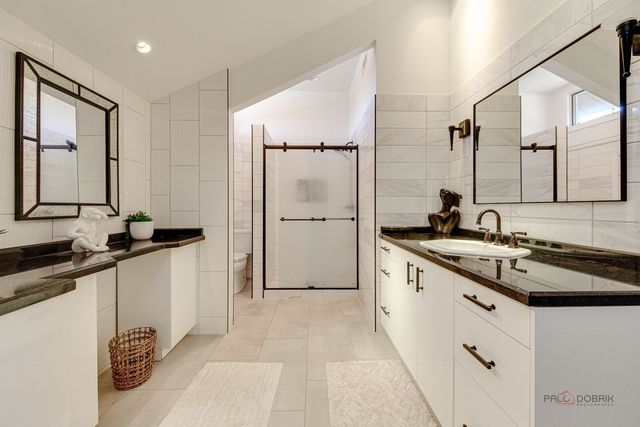 8 Lucas Drive, Palos Hills, IL 60465