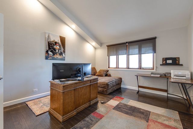 8 Lucas Drive, Palos Hills, IL 60465