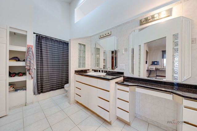 8 Lucas Drive, Palos Hills, IL 60465