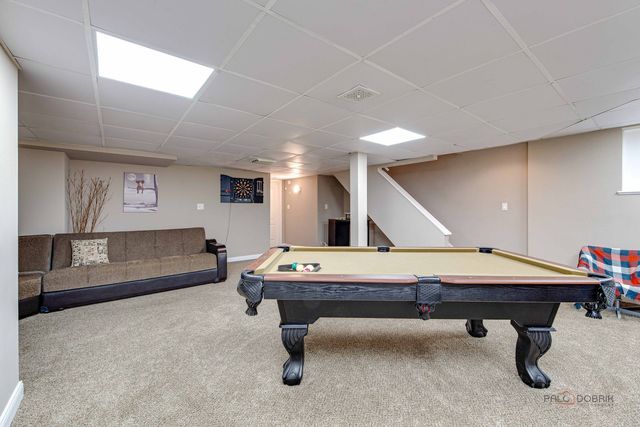 8 Lucas Drive, Palos Hills, IL 60465