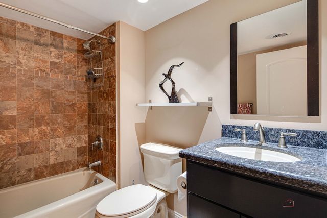 8 Lucas Drive, Palos Hills, IL 60465