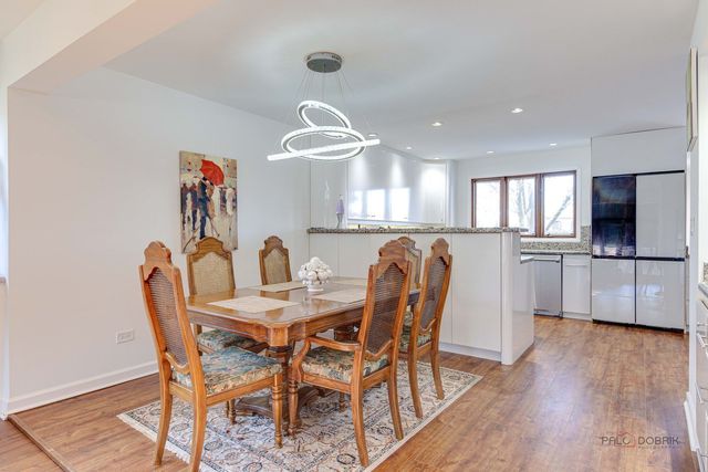 8 Lucas Drive, Palos Hills, IL 60465