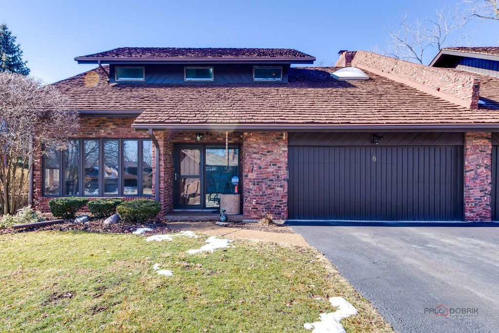 8 Lucas Drive, Palos Hills, IL 60465