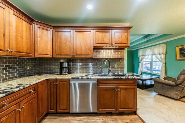 205 THOMAS COURT, Winter Haven, FL 33880