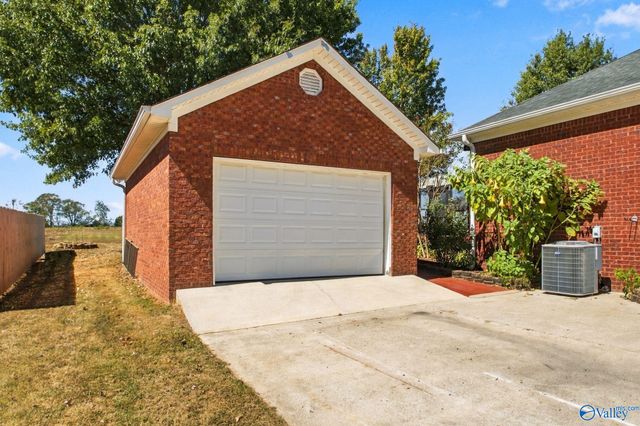 23917 May Lane, Athens, AL 35613