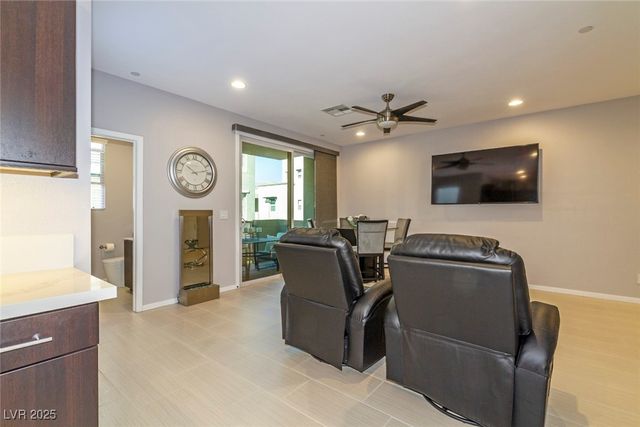 11257 Rainbow Peak Avenue 211, Las Vegas, NV 89135