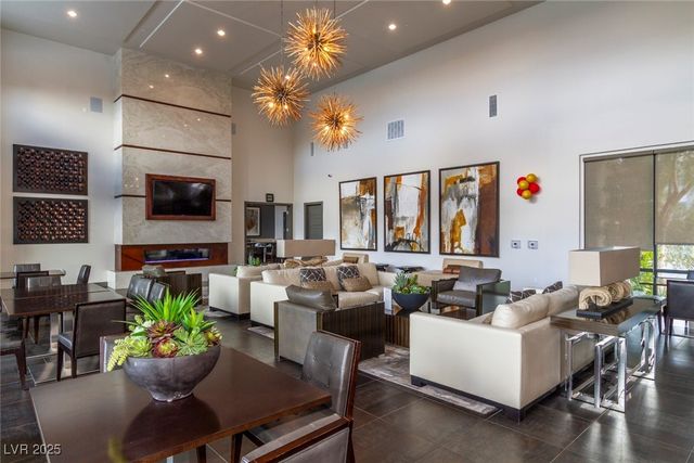 11257 Rainbow Peak Avenue 211, Las Vegas, NV 89135