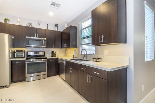 11257 Rainbow Peak Avenue 211, Las Vegas, NV 89135