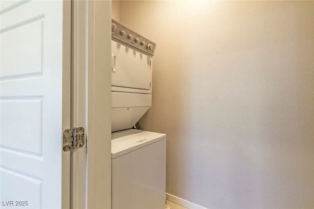 11257 Rainbow Peak Avenue 211, Las Vegas, NV 89135