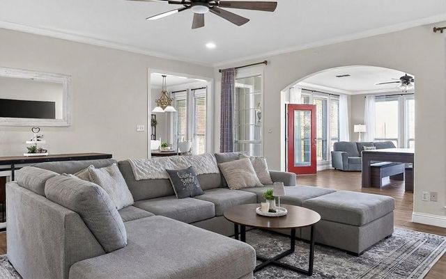 2515 Lakeshore Drive, Cleburne, TX 76033