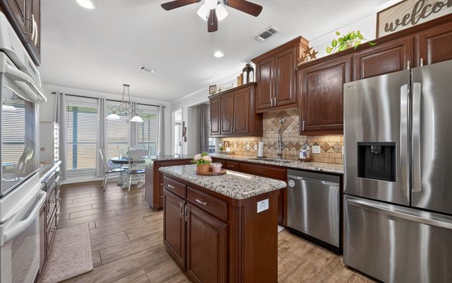 2515 Lakeshore Drive, Cleburne, TX 76033