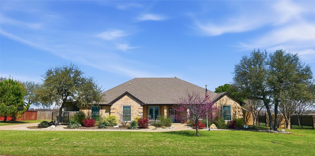 2515 Lakeshore Drive, Cleburne, TX 76033