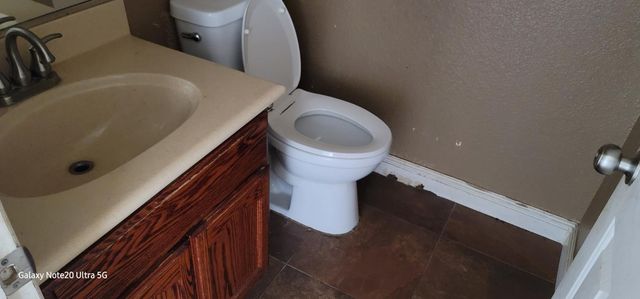 5935 Bamford Dr, Sacramento, CA 95823