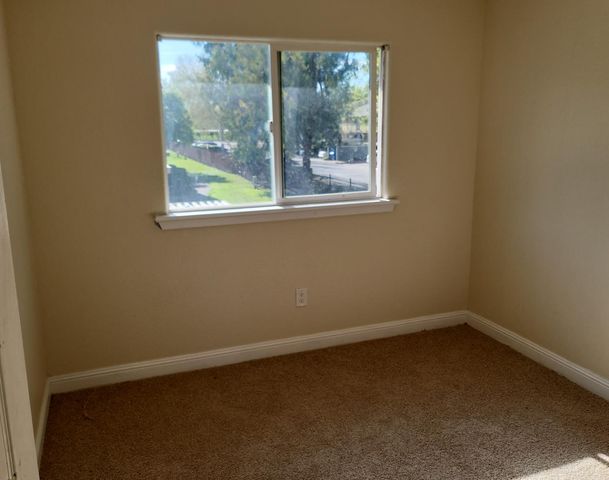 5935 Bamford Dr, Sacramento, CA 95823