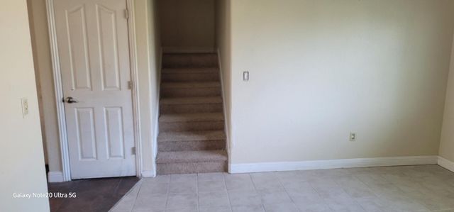 5935 Bamford Dr, Sacramento, CA 95823