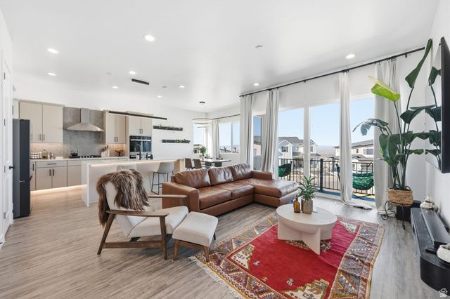 93 E EDGECREST LN, North Salt Lake, UT 84054