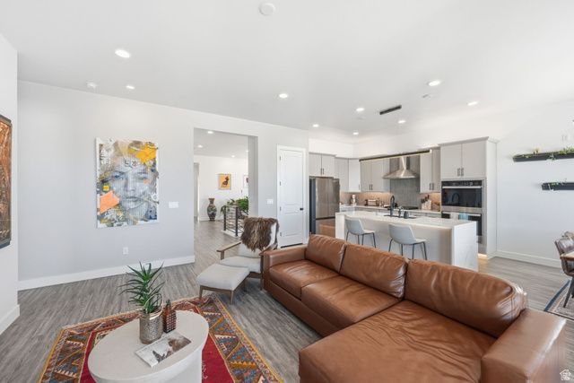 93 E EDGECREST LN, North Salt Lake, UT 84054