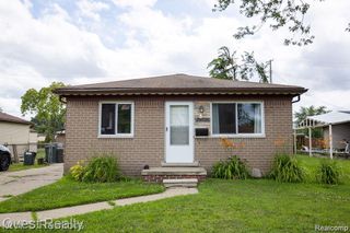 22730 Masonic Boulevard, Saint Clair Shores, MI 48082
