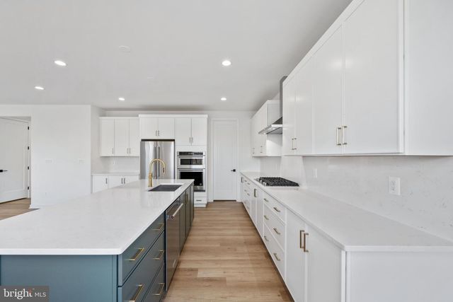 23206 PARKSIDE VILLAGE CIR, Aldie, VA 20105