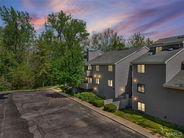 1307 Prospect Village Lane F, Ballwin, MO 63021