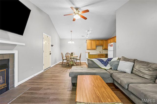 1307 Prospect Village Lane F, Ballwin, MO 63021