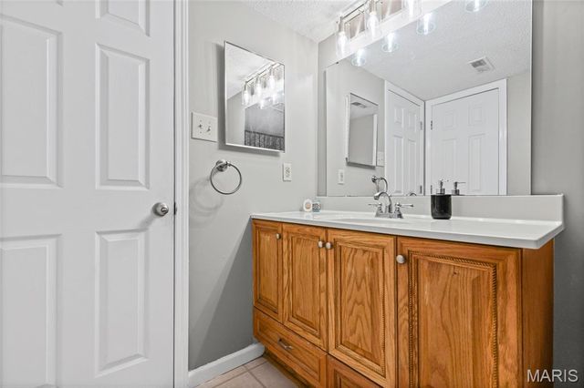 1307 Prospect Village Lane F, Ballwin, MO 63021