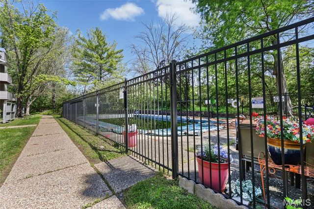 1307 Prospect Village Lane F, Ballwin, MO 63021