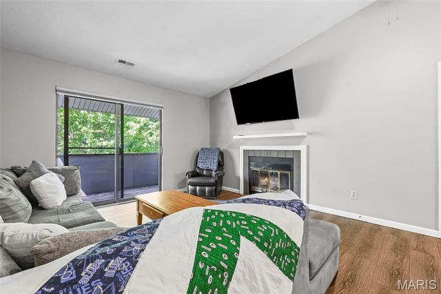1307 Prospect Village Lane F, Ballwin, MO 63021
