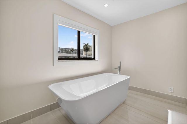 3316 NE 37th St, Fort Lauderdale, FL 33308