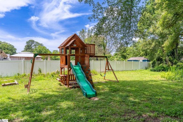 309 N Adair Street, Clinton, SC 29325