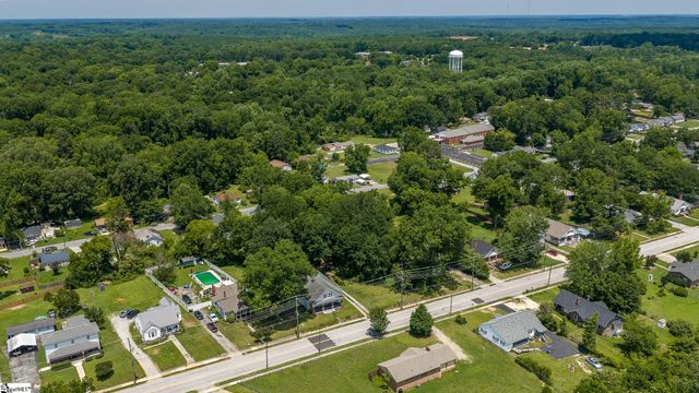 309 N Adair Street, Clinton, SC 29325