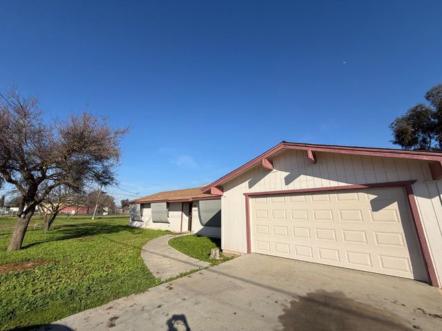 16385 N D Street, Madera, CA 93638