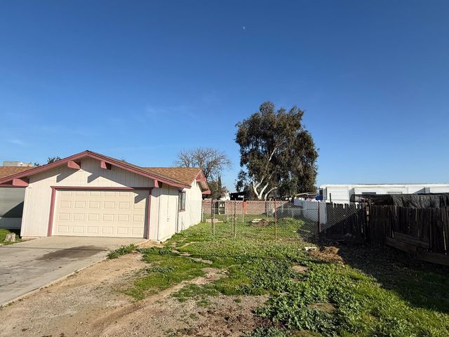 16385 N D Street, Madera, CA 93638