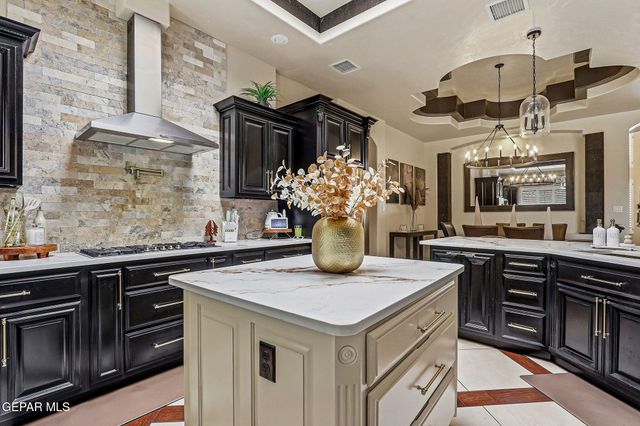 899 Cortona Place, El Paso, TX 79928