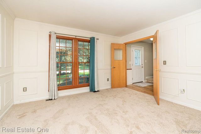 1377 Barneswood Lane, Rochester Hills, MI 48306