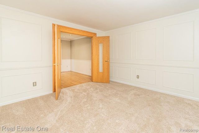 1377 Barneswood Lane, Rochester Hills, MI 48306