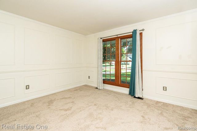 1377 Barneswood Lane, Rochester Hills, MI 48306