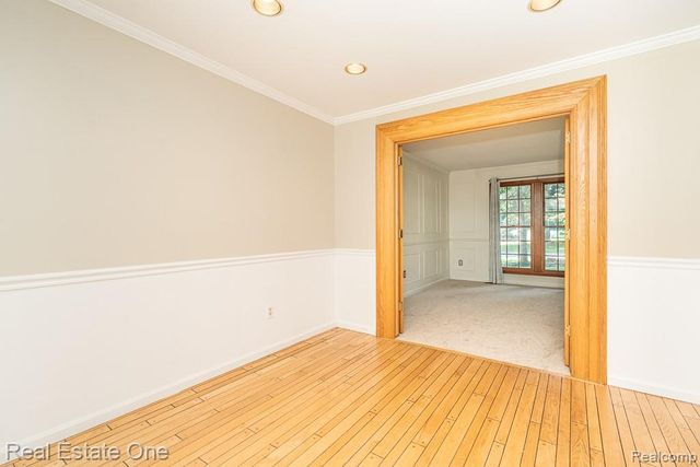 1377 Barneswood Lane, Rochester Hills, MI 48306
