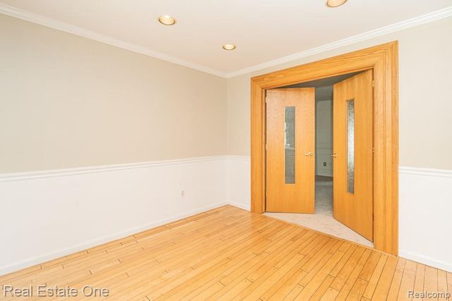 1377 Barneswood Lane, Rochester Hills, MI 48306