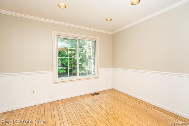 1377 Barneswood Lane, Rochester Hills, MI 48306