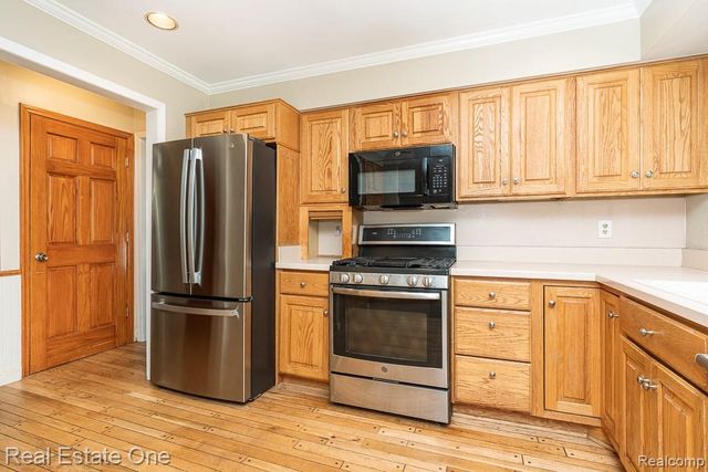 1377 Barneswood Lane, Rochester Hills, MI 48306