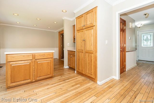 1377 Barneswood Lane, Rochester Hills, MI 48306