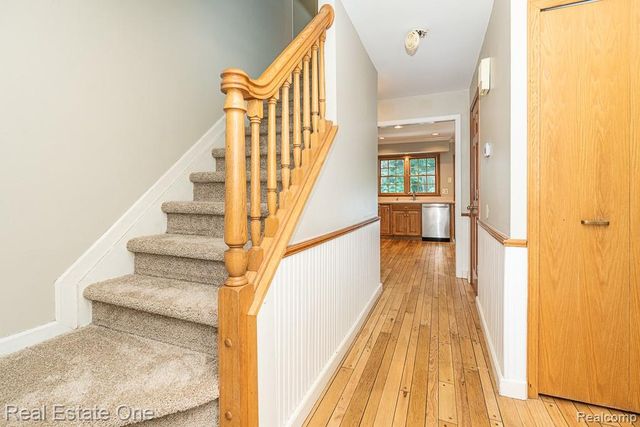 1377 Barneswood Lane, Rochester Hills, MI 48306