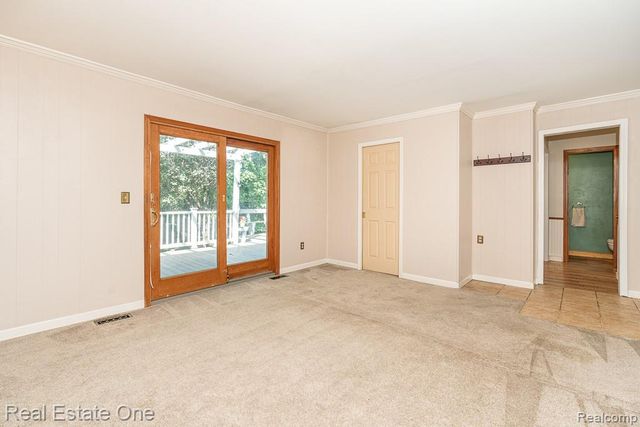 1377 Barneswood Lane, Rochester Hills, MI 48306