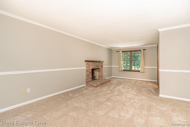 1377 Barneswood Lane, Rochester Hills, MI 48306