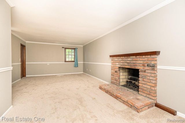 1377 Barneswood Lane, Rochester Hills, MI 48306